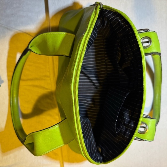 Chic Lime Green Satchel - Picture 3 of 5